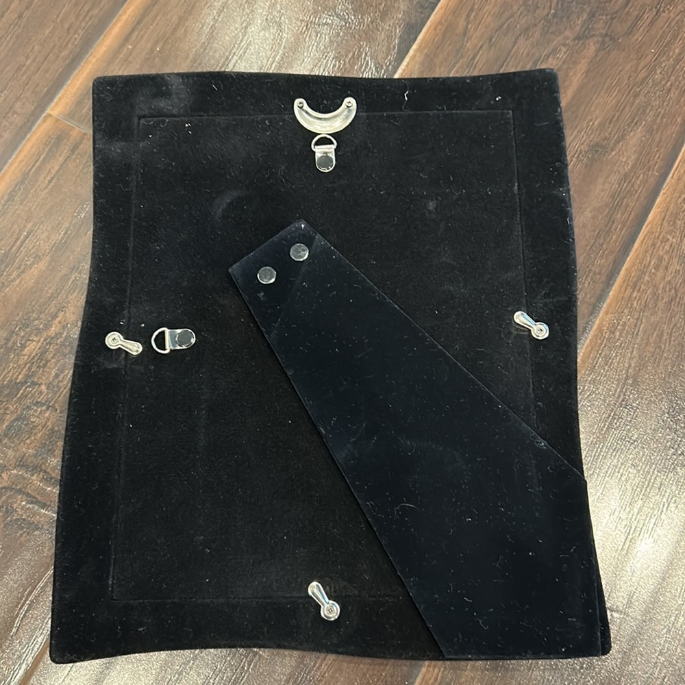 2 Picture frames for $20 - Picture 8 of 14